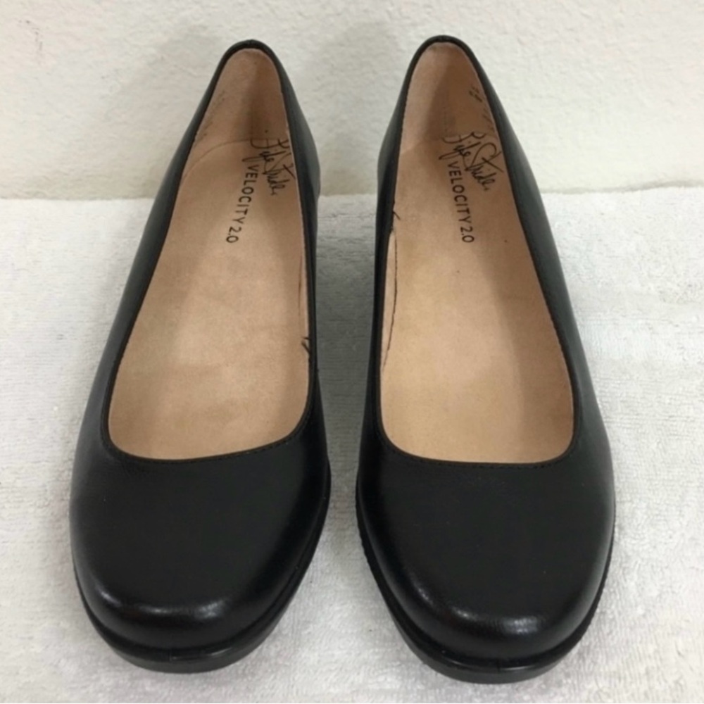 New Life Stride Black Faux Leather Lauren Round Toe Wedge Heel Comfort Size 6.5
